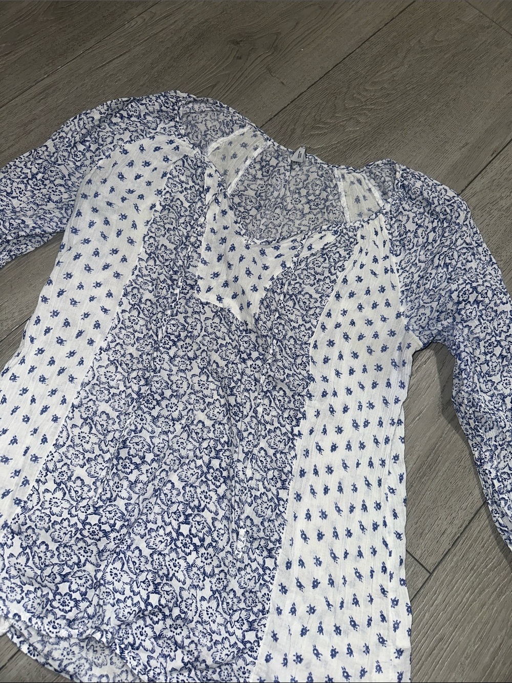 Old Navy Blue and White Mixed Print Peasant Top size Medium - Picture 2 of 6